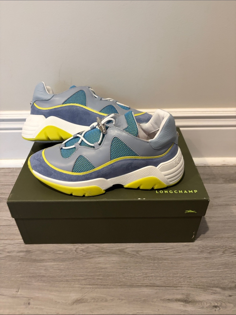 Longchamp women's leather tennis sneakers new with tags/box size EU37